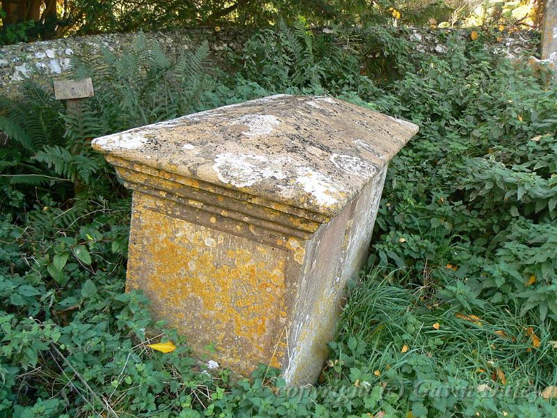 In Beaminster churchyard P1150540.JPG